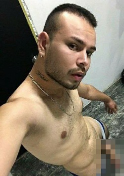 Je rech une couple de jeunes mecs désirant être dominés par un master vicieux et pervers