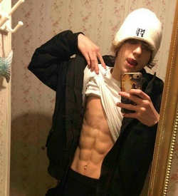 Au lit je suis une pompe à bite