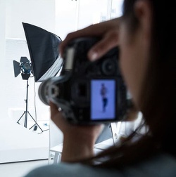 Un modèle photo bdsm pour illustration d'un site