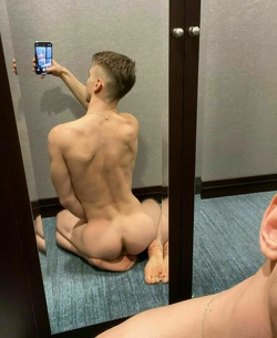 Je veux me faire baiser par une transex dominatrice quand ma femme est pas là