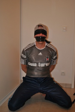 Rencontre BDSM Paris homme hétéro curieux – domination, soumission et plaisir entre mecs