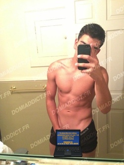Rencontre BDSM gay à Lille : H sneaker (32a, 182cm) cherche JH ou H débutant pour relation suivie