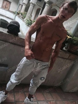 Jeune maitre dominateur recherche esclaves