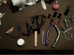 Master d'Angers vend matos bdsm d'occasion