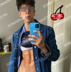 Jeune hetero ch à sucer et se faire baiser par une trans