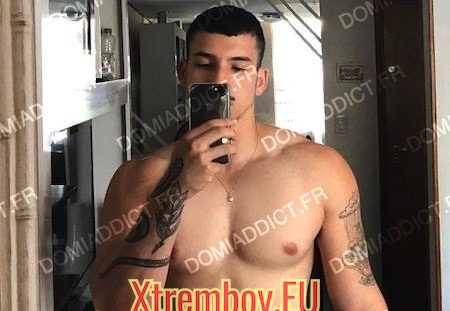 EX footballeur baraqué devenu masseur gay