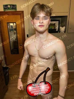 Jeune crunchboy soumis du 94 pour dominant réel