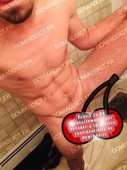 mec barbu du 94 t'invite dans sa douche