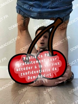 Jeune passif fan de rituels sexuels veut se faire élargir l'anus par un daddy bien monté