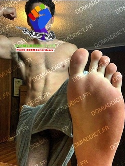 Viens t’amuser avec mes pieds sexy