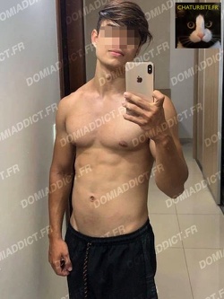 Je cherche jeune hetero sportif cuisses larges à sucer discret