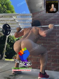 Cul de chienne à déchirer (fist et footfucking)