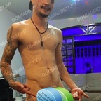 Beau corps de sportif à mater et tourmenter