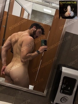 Bel Homme cherche beau Maître pour torture légère
