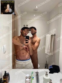 Un couple gay chaud t’invite