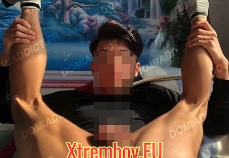 Je veux 2 mecs qui se vident les couilles avec mon cul