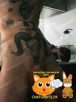 Homme mur viril actif bi clean et sous PREP. Ch jeune gay ou bi pour me sucer, le baiser et jouir dans son cul ou sa bouche. Je reçois à Aubervilliers