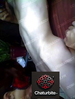 POMPEUR VIDE COUILLES RECOIT BONNES BITES EN PLAN DIRECT DISCRET