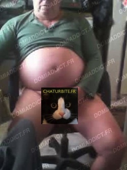 Gros gay passif rasé pour plan complet, je reçois