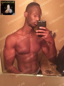 Beau black sexy et très doux avec de magnifiques muscles