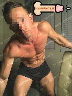 Beau mec de Vitry-sur-Seine, très cérébral Maître pour gay, trans, femme moneyslave