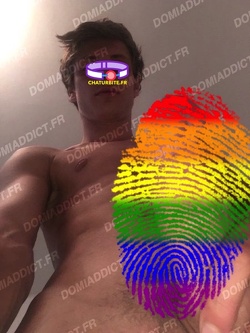 Paris – Jeune homme 21 ans cherche rencontres gays et initiation BDSM