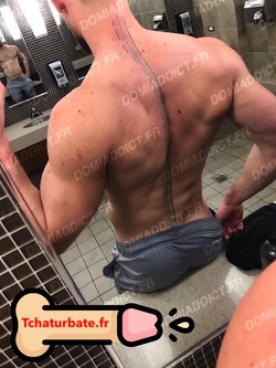 Passif open sexuellement cherche Dom pour relation intense avec emprise mentale en région parisienne