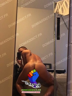 Double pénétration Lille : Blond imberbe passif cherche mecs bien montés pour sodomie et suce intense