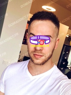Paris : Soumis Recherche Dominateur pour Face Sitting & Rimming – Rencontre BDSM Gay