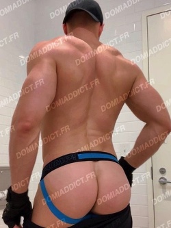 Gay BDSM Paris centre – jeux domi/sub, deep throat, complicité extrême sans violence