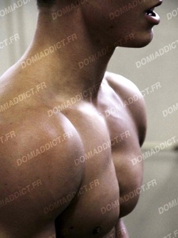 Esclave volontaire et soumis : une relation de service BDSM entre hommes