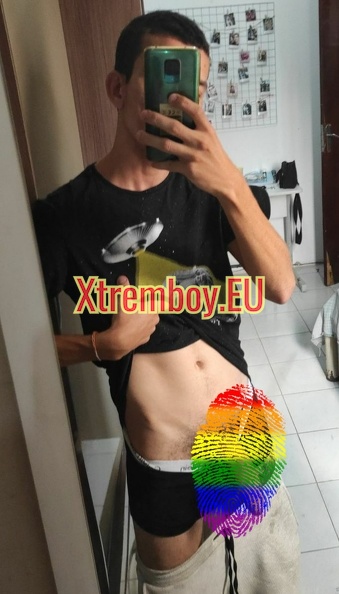 French Arab man BDSM – bubble butt, white socks, jogging.jpg
